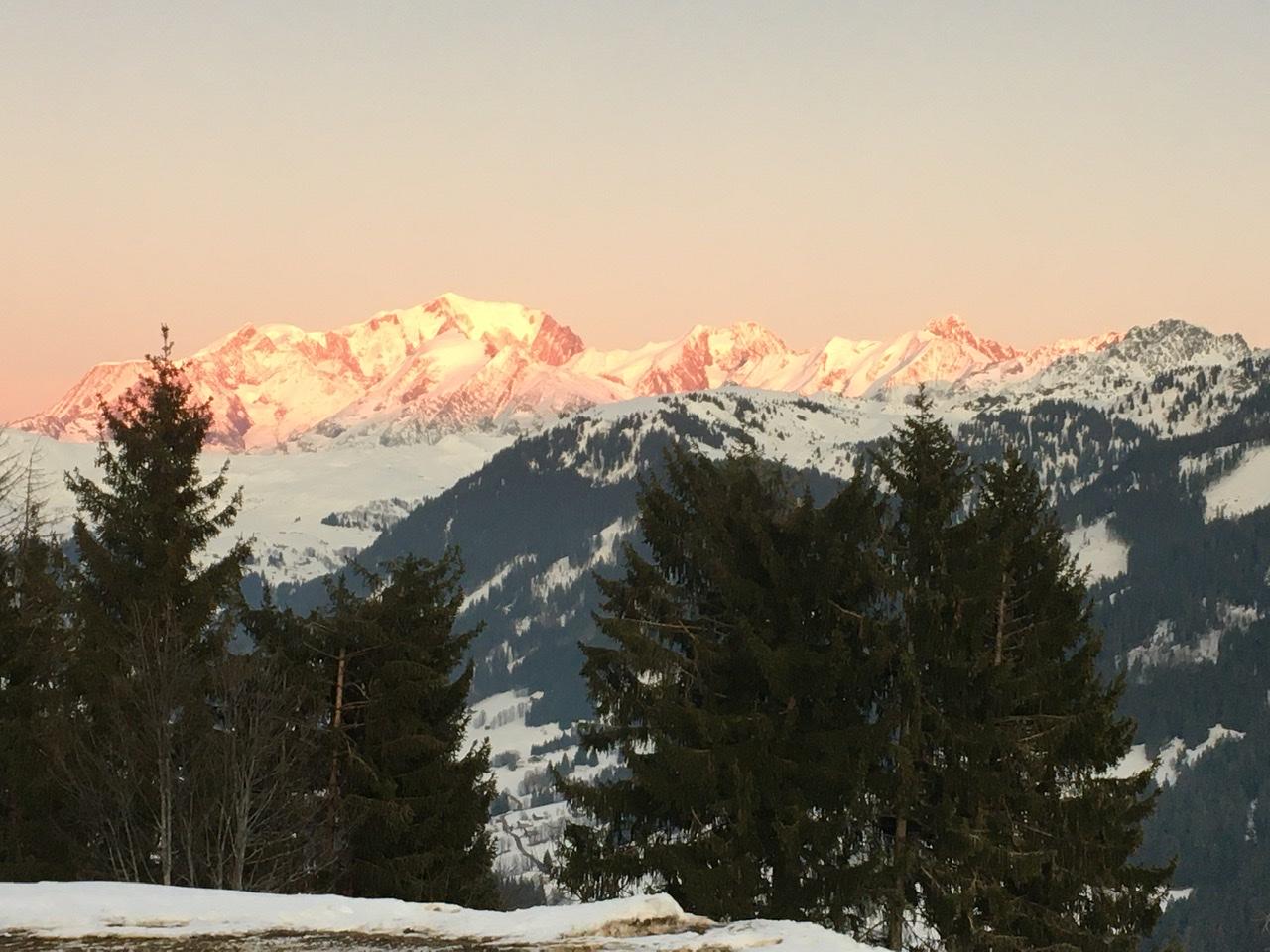 Coucher du soleil sur le Mont Blanc, vue de la chambre 