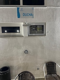 Ducha sem agua quente, só fria.