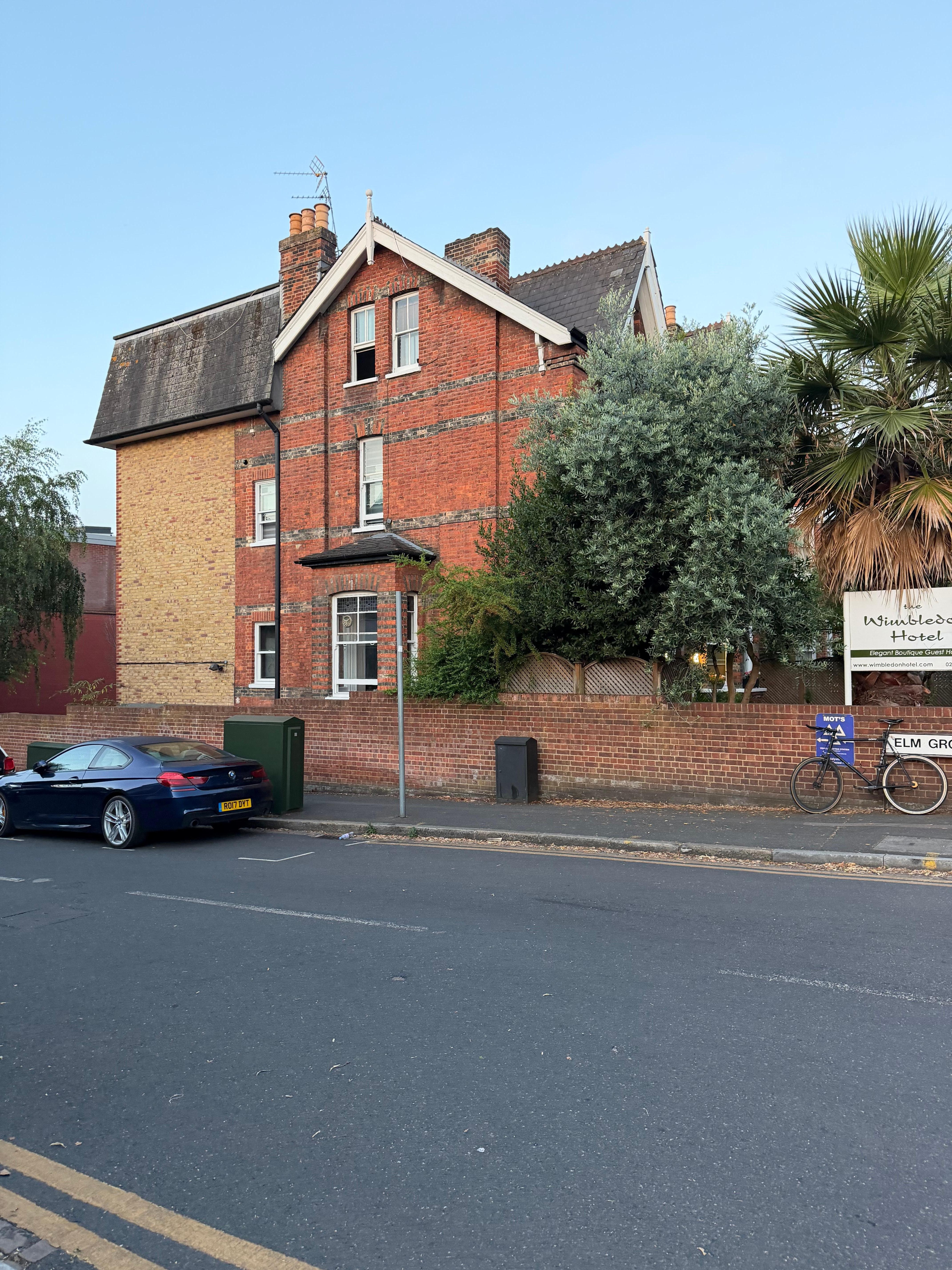Side view of Wimbledon Hotel.  Most of the structures in London looks a bit similar… 