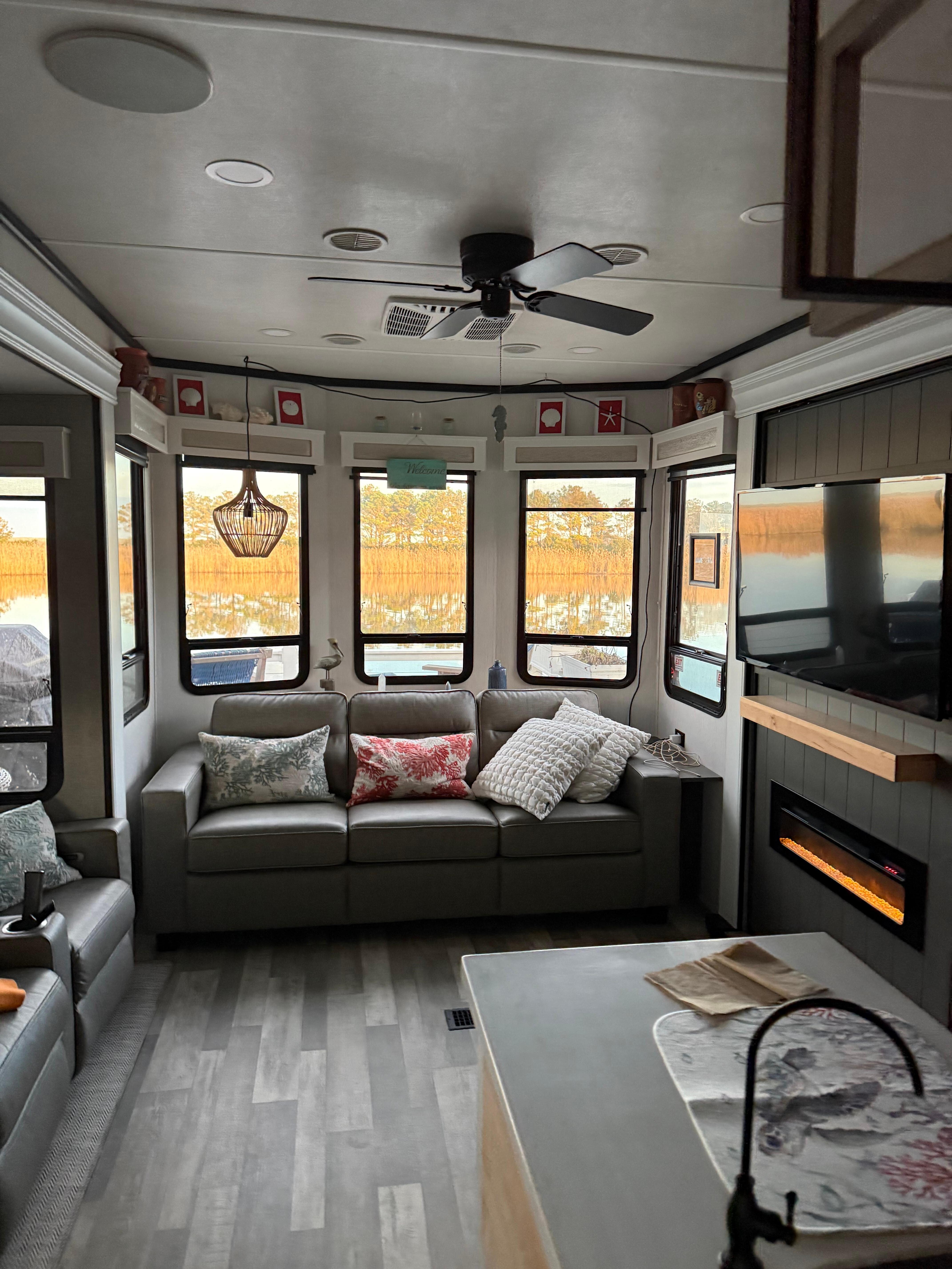 Spacious living and dining area