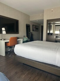 The bedroom was just the right size for me