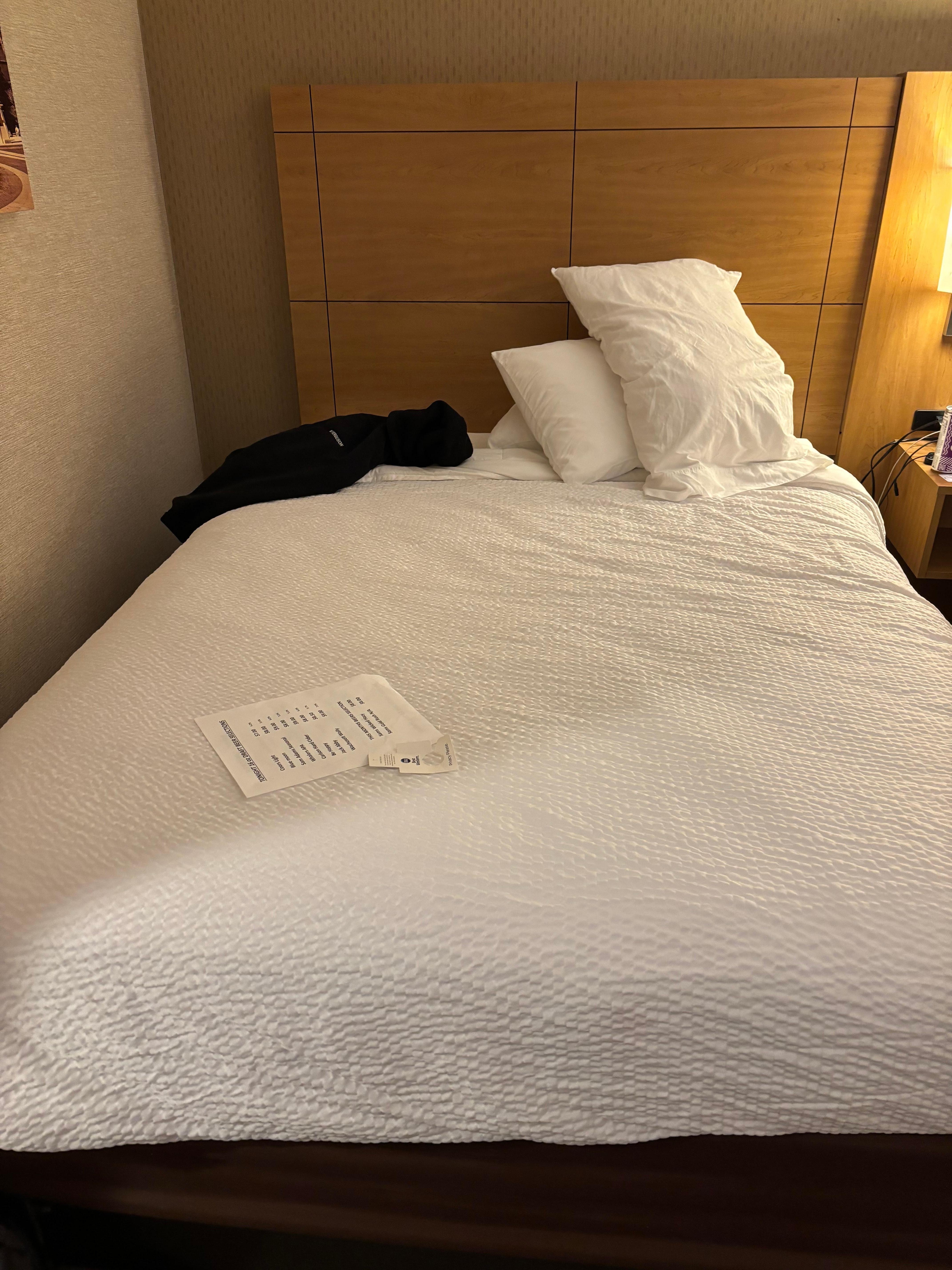 And this is what the front desk said was listed as a queen. Both beds are like this.