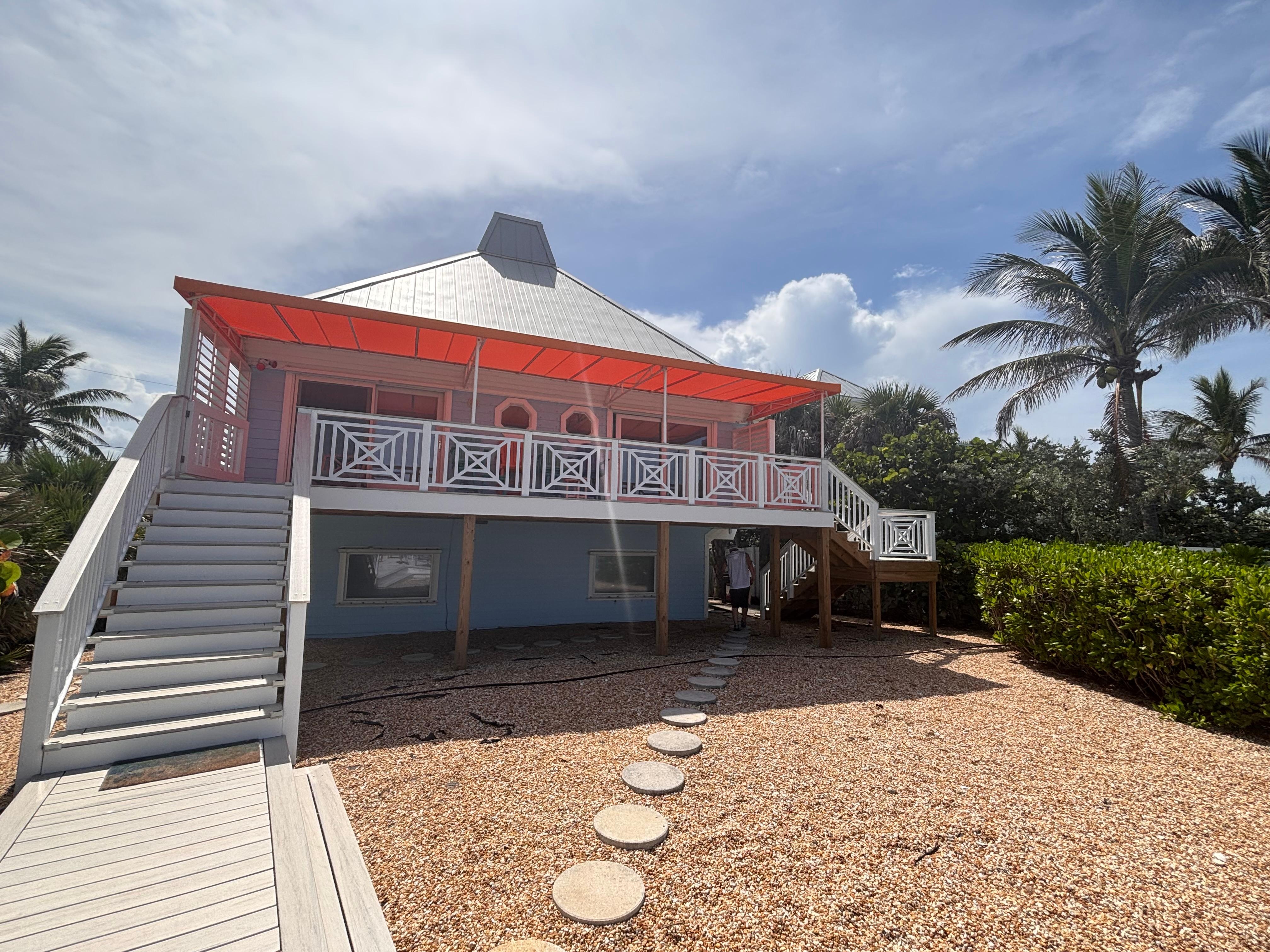 Love the orange overhang on the back deck! GO VOLS!!! 