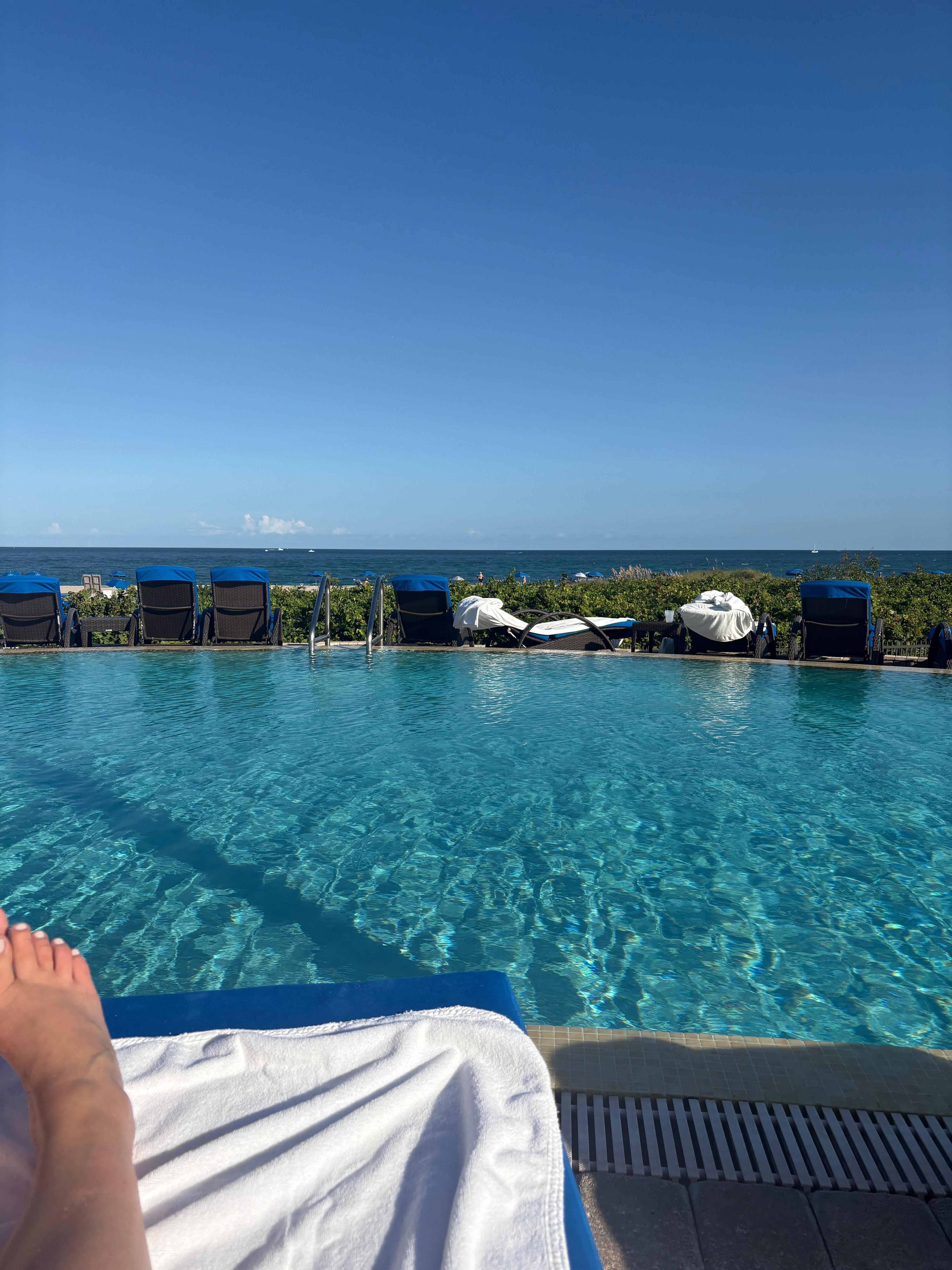 Infiniti pool with a view of the ocean 