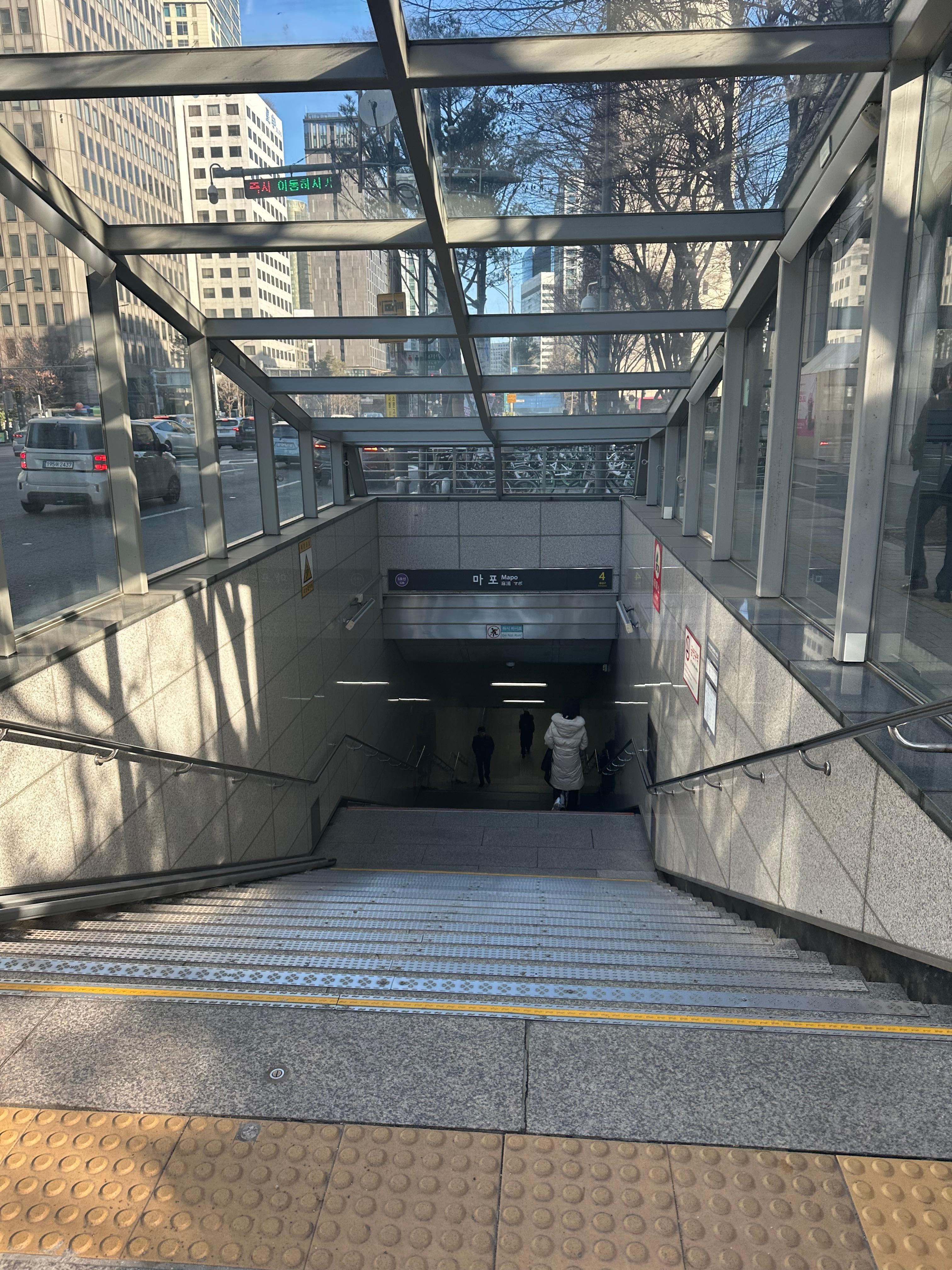 Subway Mapo, super close to hotel east travel convenience 