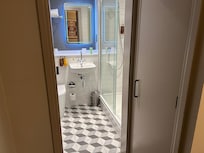 Good bathroom but no door