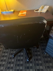 Mobiliario viejo y descuidado