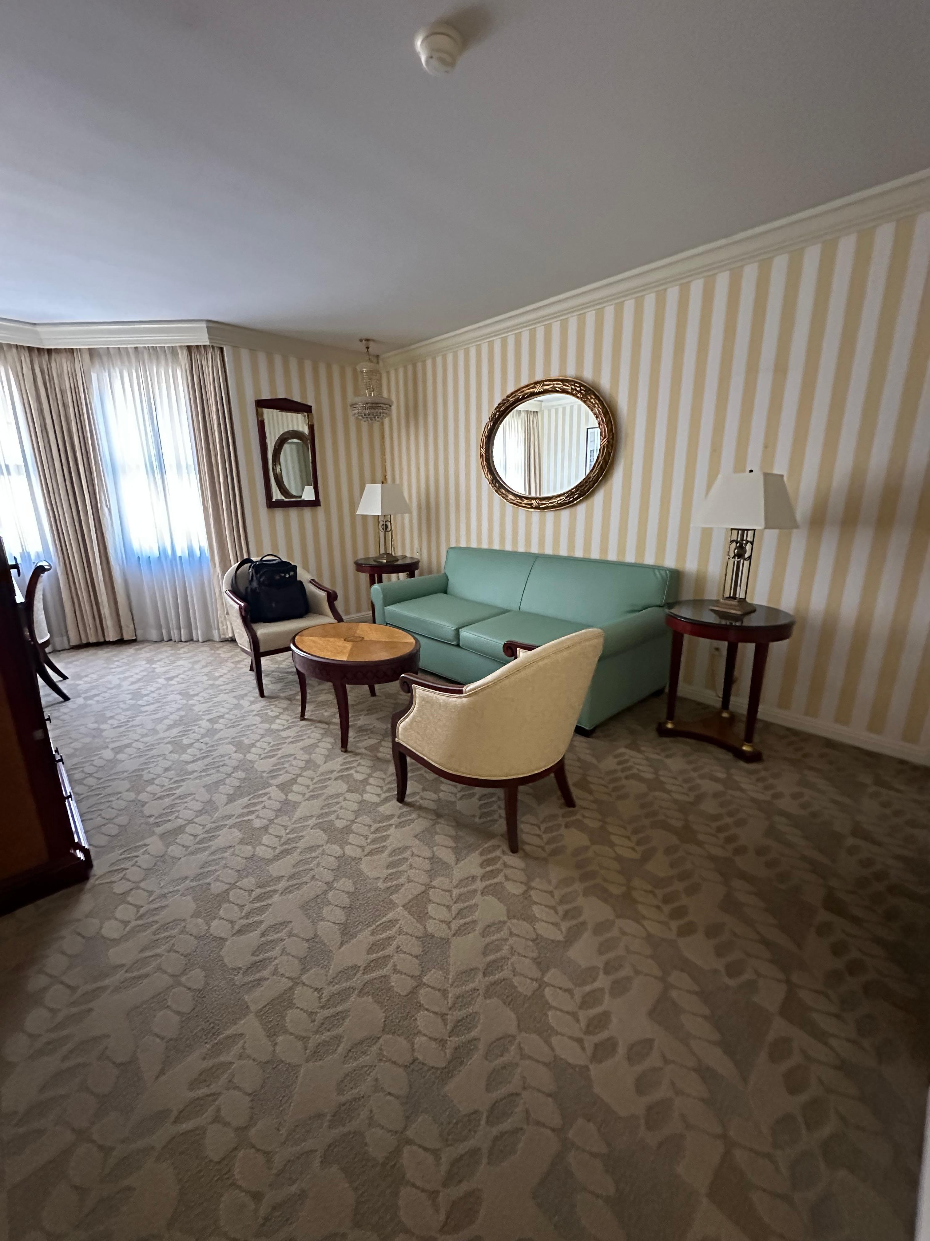 Suite living room