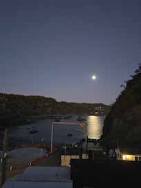 Incredible moonrise over Trinidad Bay