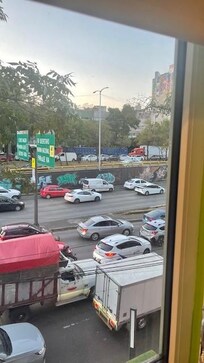 This was middle of the day, not rush hour.