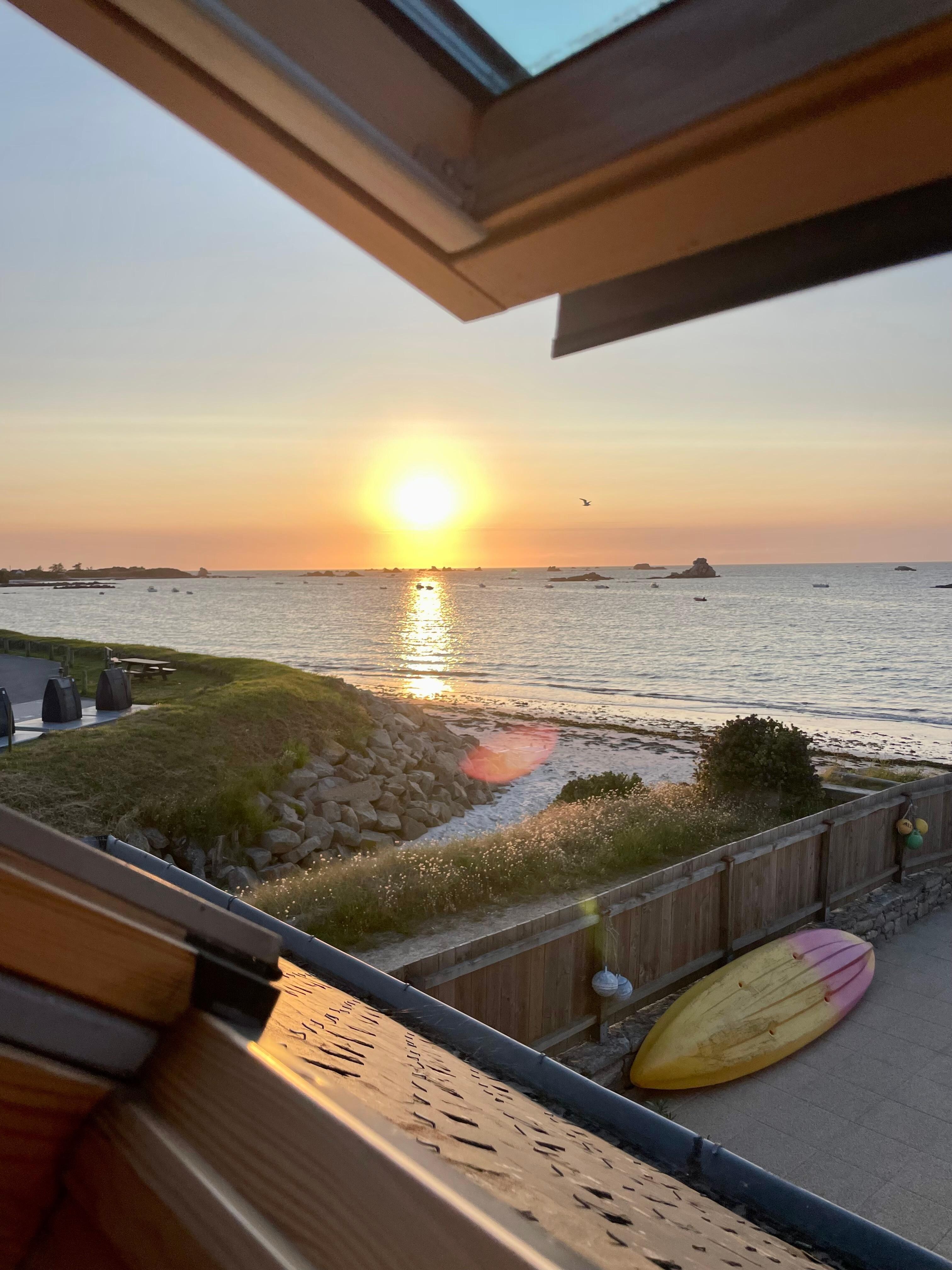 Couché de soleil... vue de l'une des chambres.
