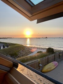 Couché de soleil... vue de l'une des chambres.