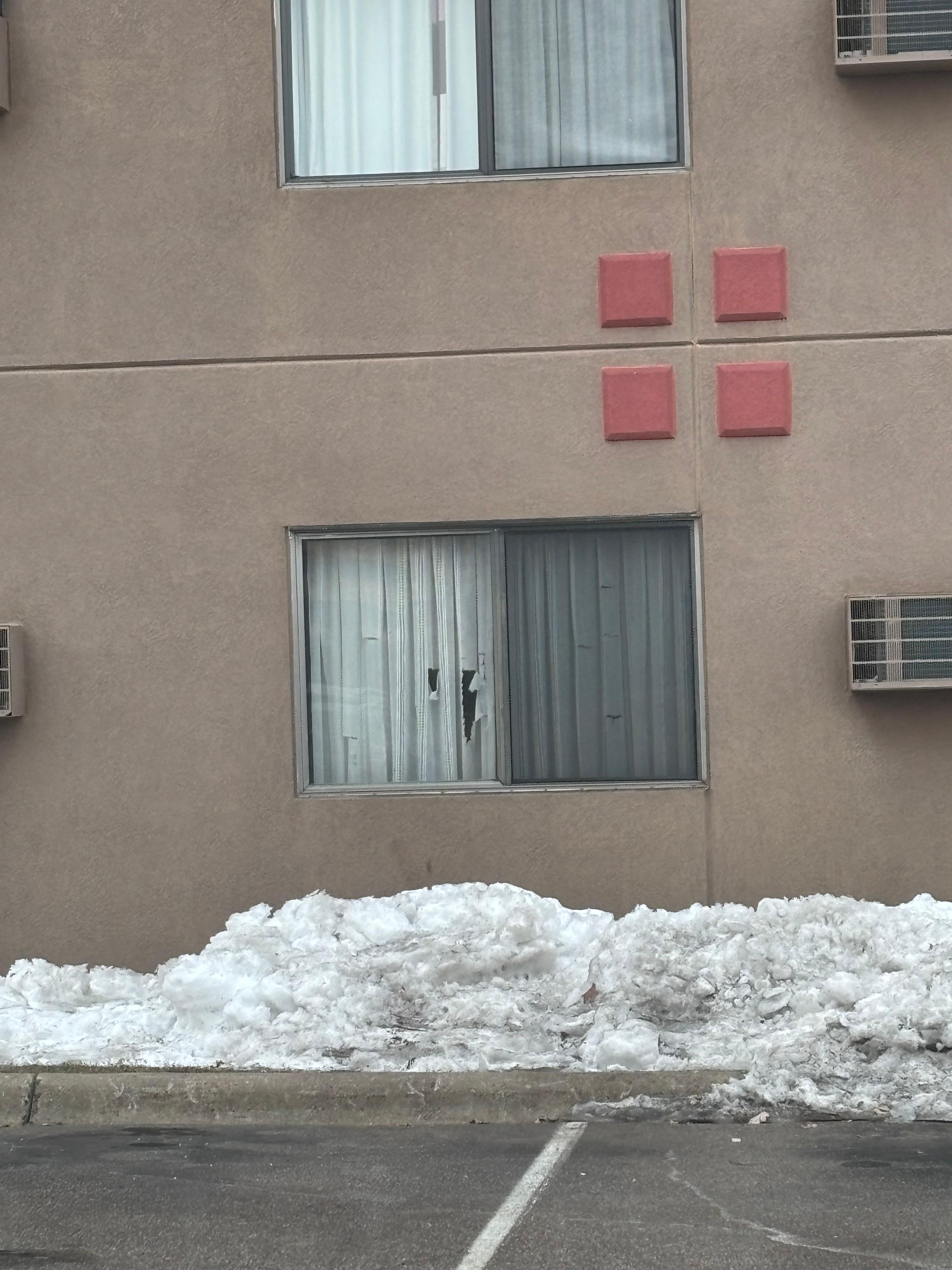 View of the rooms from the parking lot 