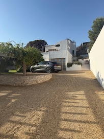 Driveway to house