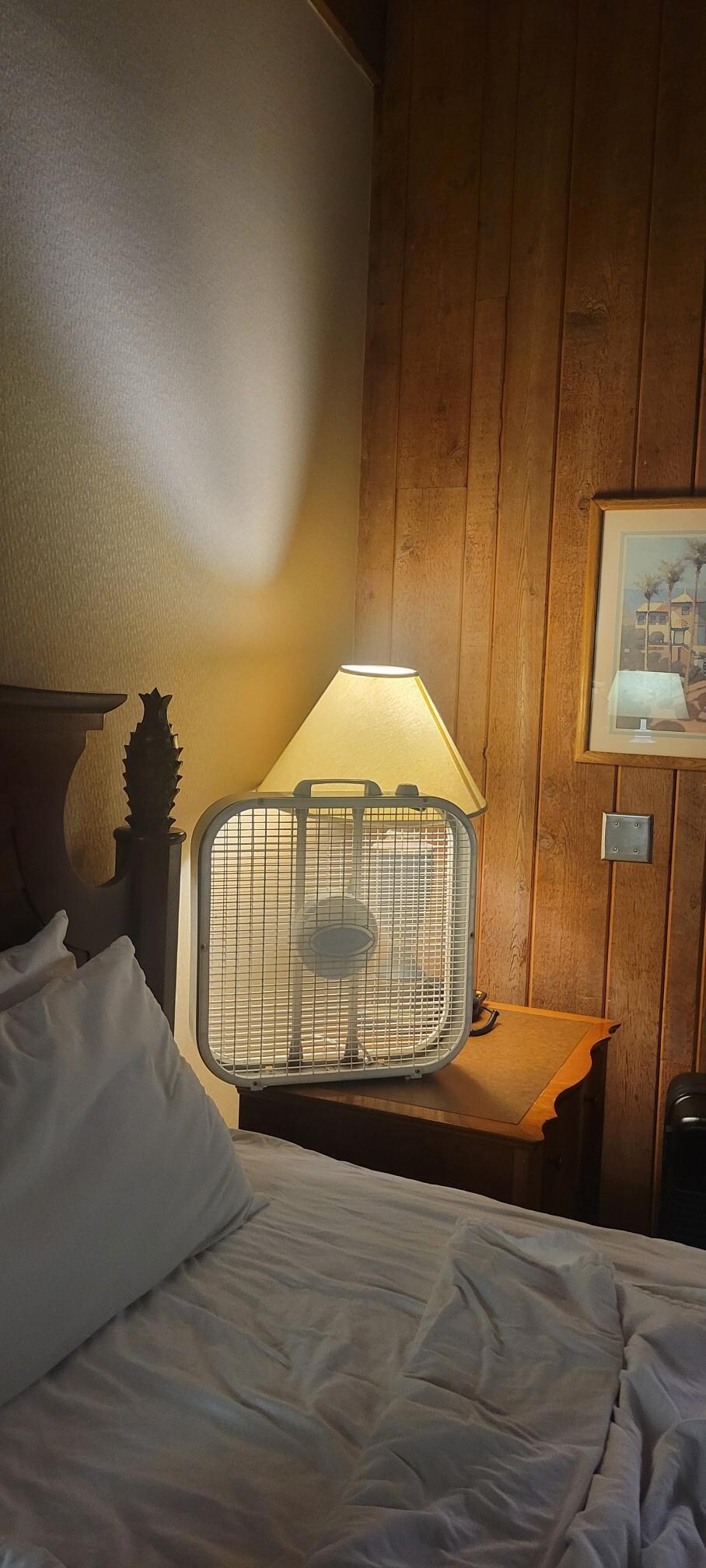 Table or window fan to replace AC and table lamp
