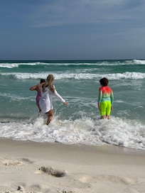 2 blocks from some of the whitest sand and most amazing waves