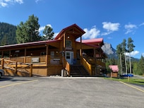 The main cabin with the lobby and store very nice