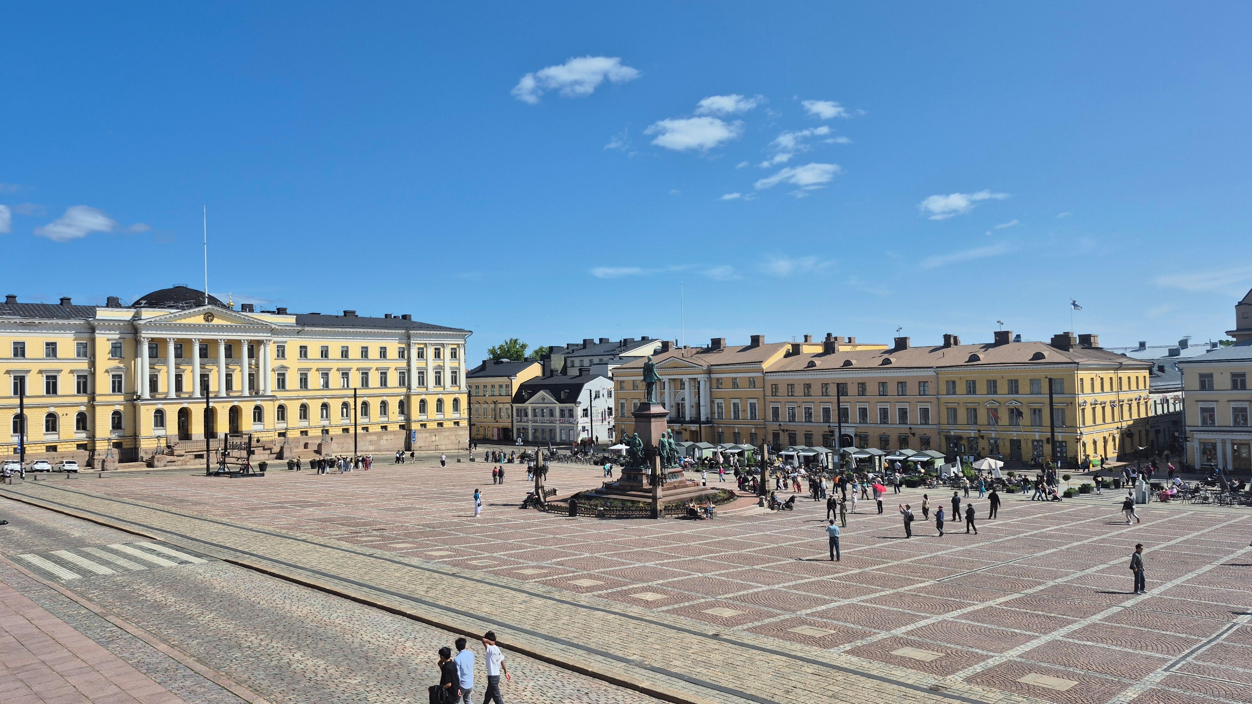 Et smukt senatstorv i flot vejr