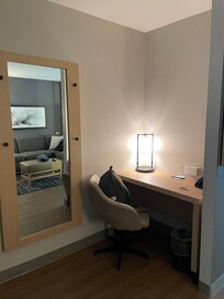 Work station