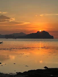 Sunset on helicopter island during happy hour