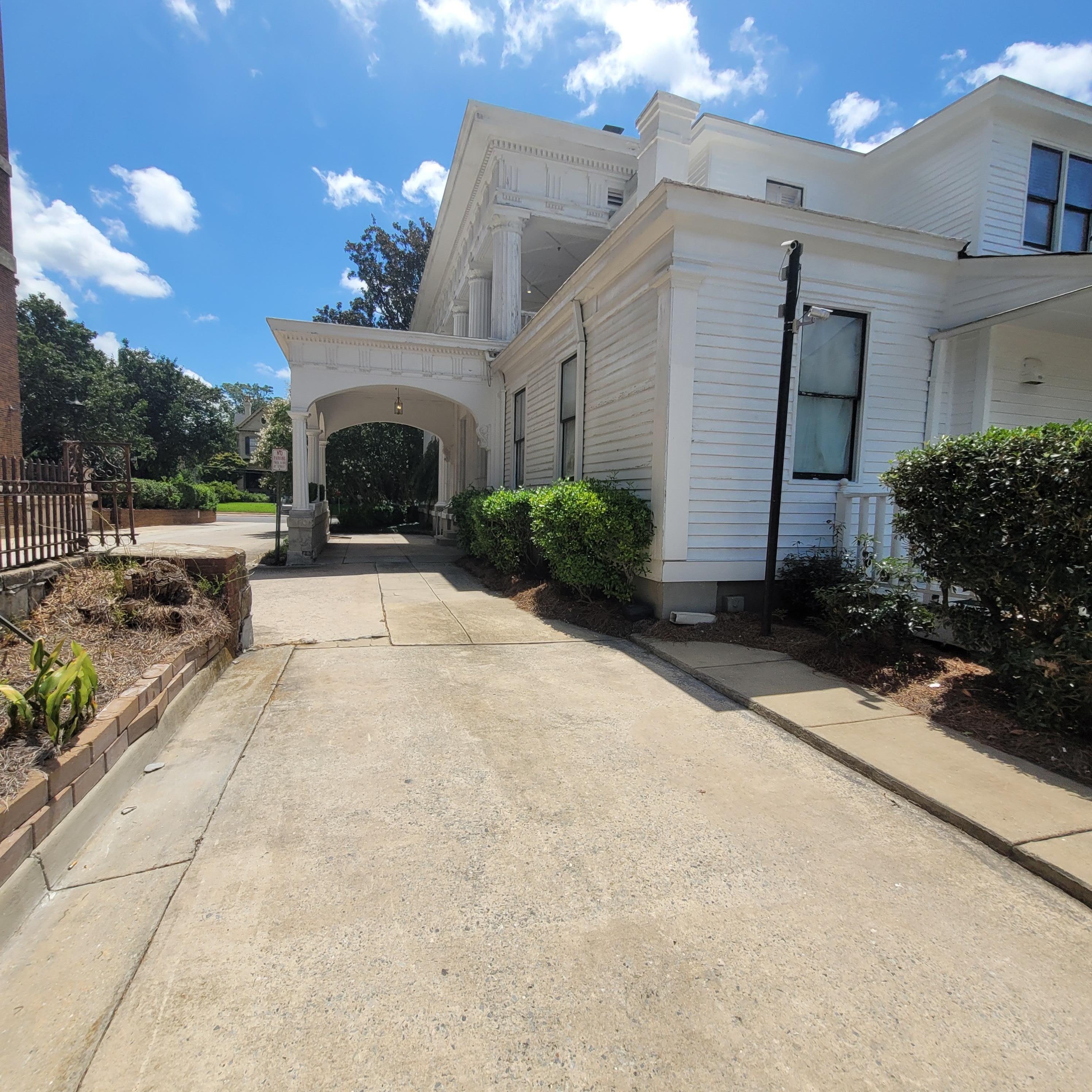 Driveway leading to the parking. 