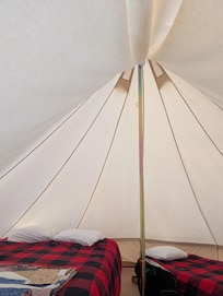 Spacious roof in yurt!
