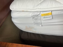 blo*d on bed