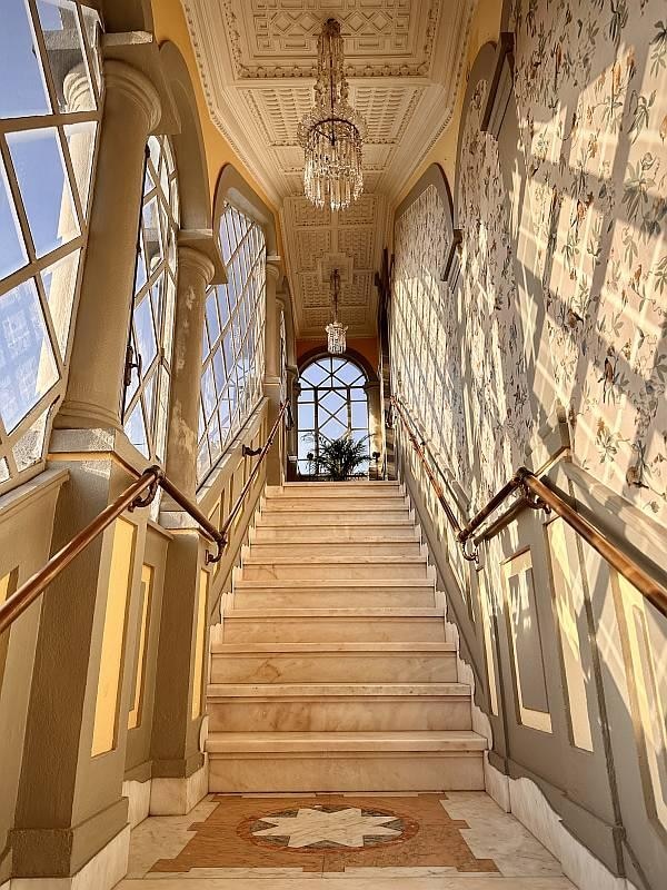 Stairs to the breakfast floor