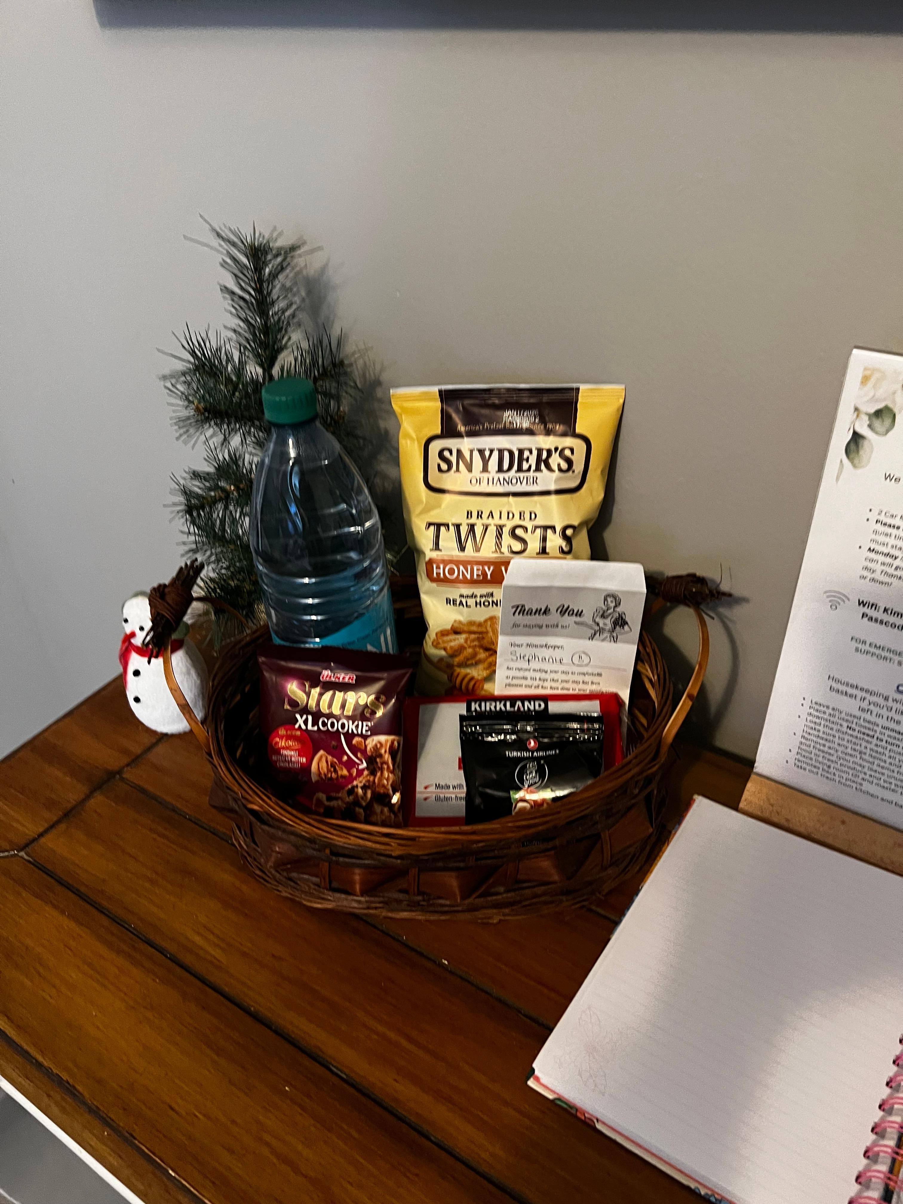 Food gift basket on arrival! 