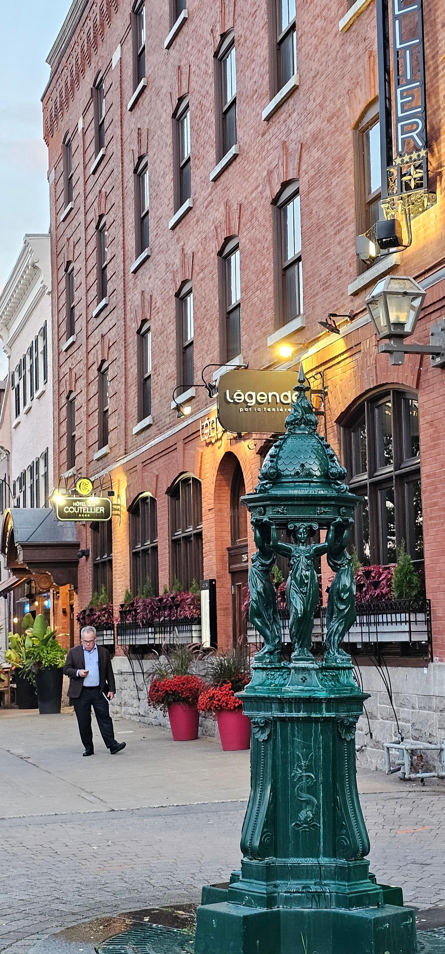 Beautiful frontage with nice park-like area directly in front of the hotel. I liked that there were so few rooms/suites in this hotel.  It felt like we had it to ourselves!