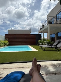 Sitting under the glorious mango treeâŠ