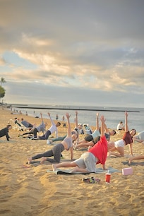 週2回、目の前のビーチで宿泊者無料の朝ヨガのクラスも。2回参加しました。