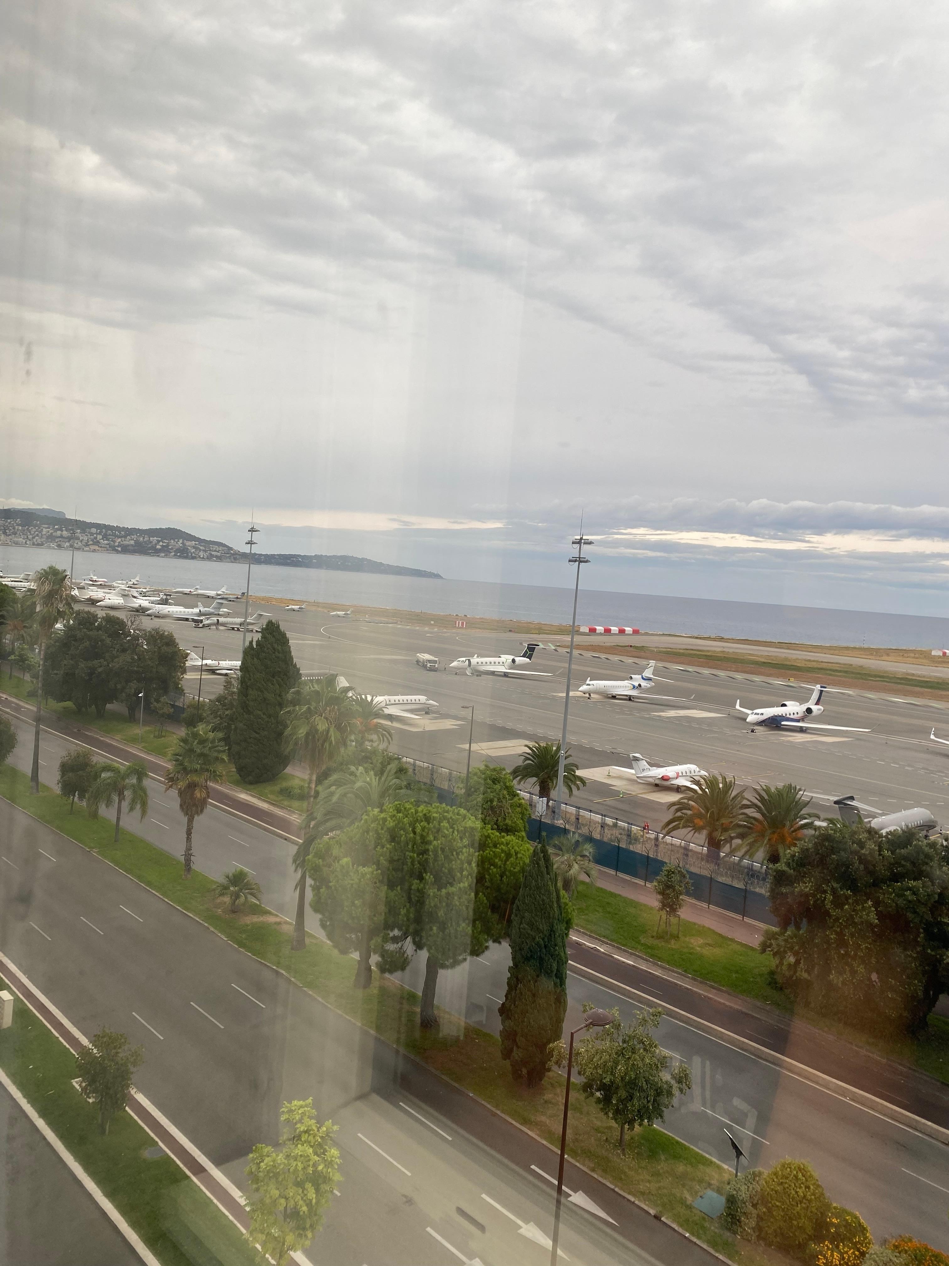 Vue de la chambre sur l’aéroport 