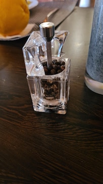 Am Frühstückstisch war die Pfeffermühle zwar aufgefüllt, dafür aber kaputt und somit unbrauchbar.
