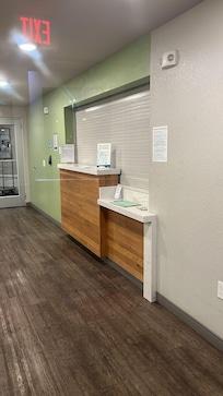 Front Desk CLOSED after 4pm on Saturday!