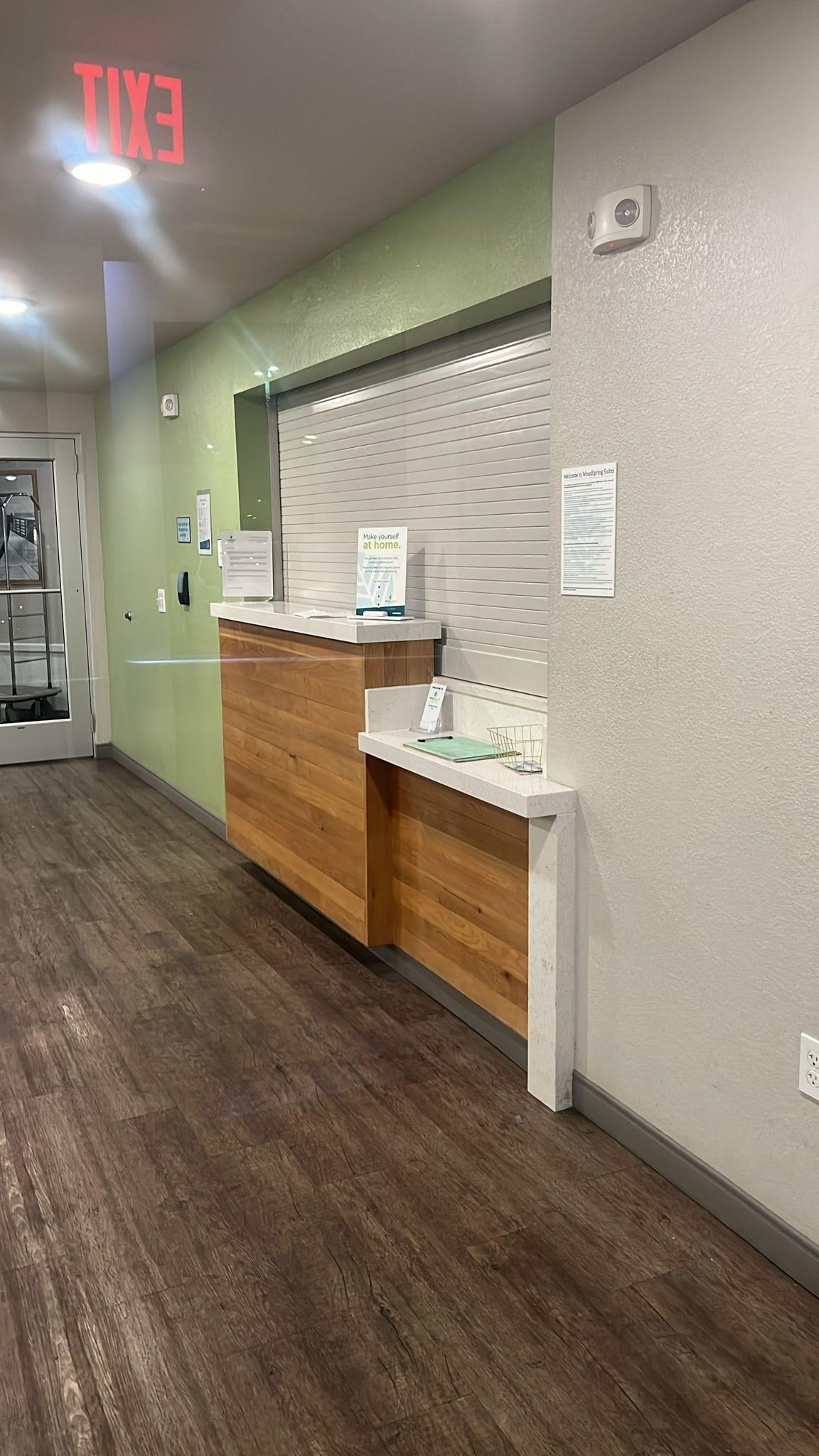 Front Desk CLOSED after 4pm on Saturday!