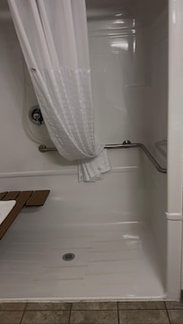 Water also got all over the main floor while running shower. We had to lay a hand towel down also because floor “towel” was almost fully soaked by the time I was done in shower and opened curtain.