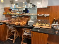 Breakfast bar