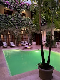 Lovely pool and hot-tub