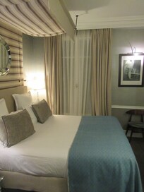 lovely bedroom elegant and spacious classy