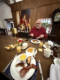 Atmosphere and delicious food.