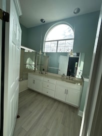 Great lighting and tall ceilings in the upstairs master bath