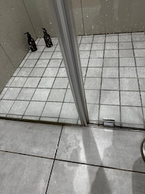 Shower door didn’t close so water leaked out