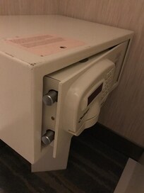 Safe was not reset. We couldn’t use it and front desk would not hold items