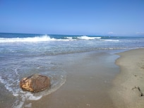 Plage libre* entre deux plages privées mais avec un nombre de places raisonnable laissant la nature préservée. Lot 13 de mémoire