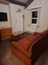 Skipton Hotel Room 515 Double Canal View
Avoid walls too thin and hear noise of tv,talking from Room 514