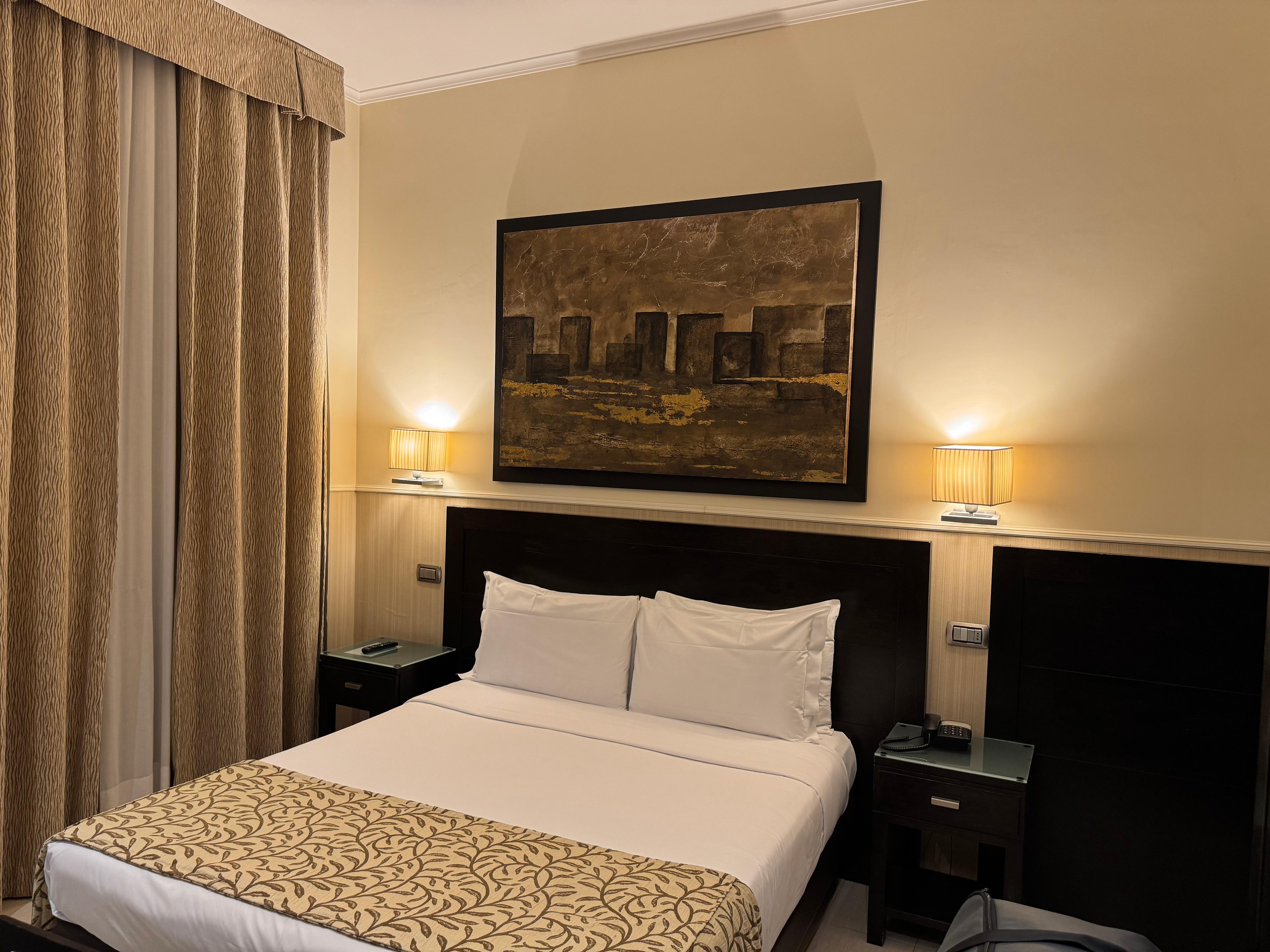 Double room with queen bed