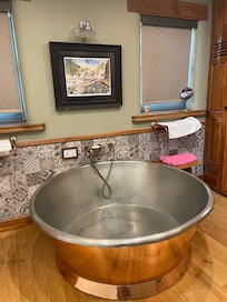 Amazing bath, just be patient for it taking awhile to fill lol