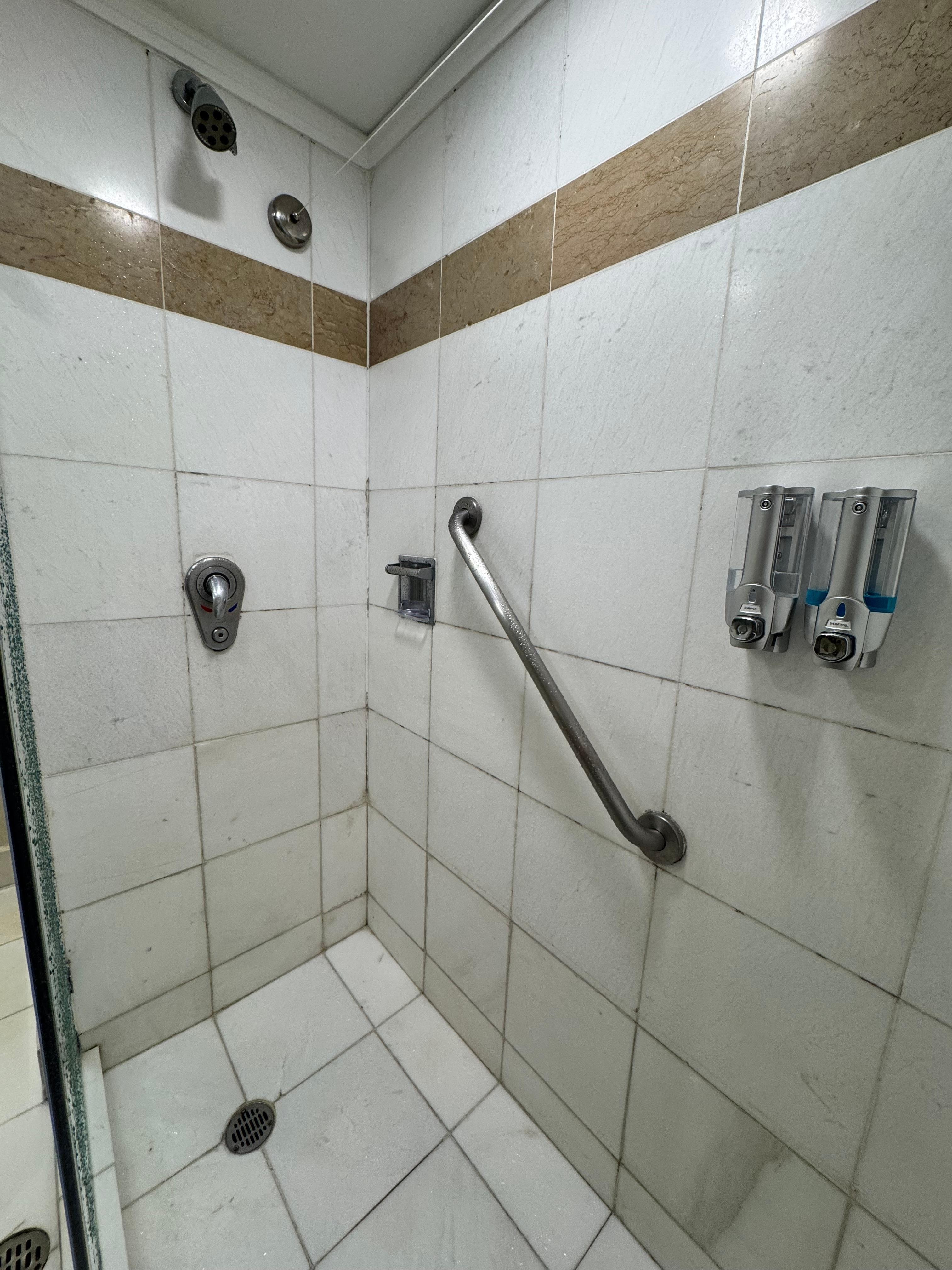 Baño viejo y en mal
Estado