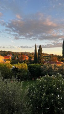 Blick vom Balkon am Abend.